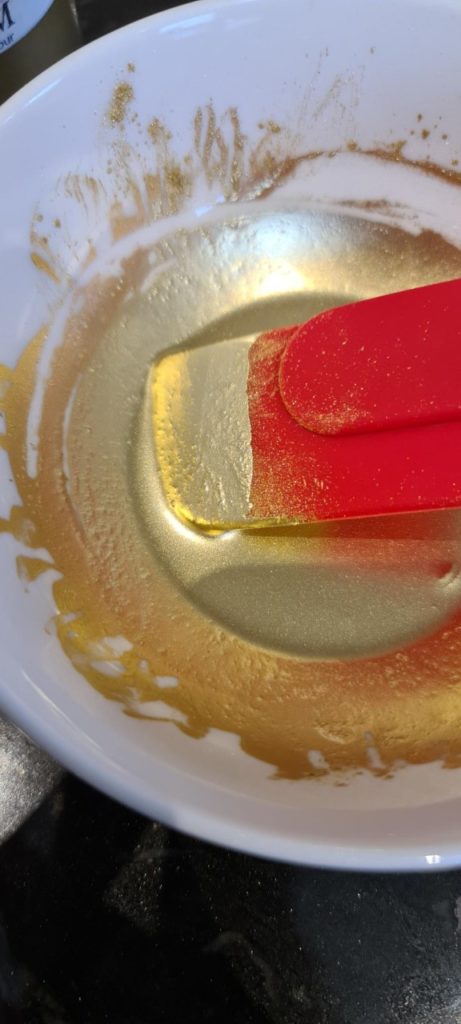 liquid gold for cake splatter edible)