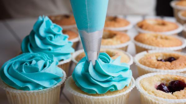 How to Decorate Cakes and Cupcakes with Buttercream