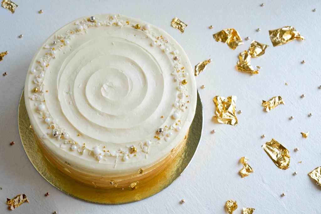 How To Use Gold Leaf On Cakes 